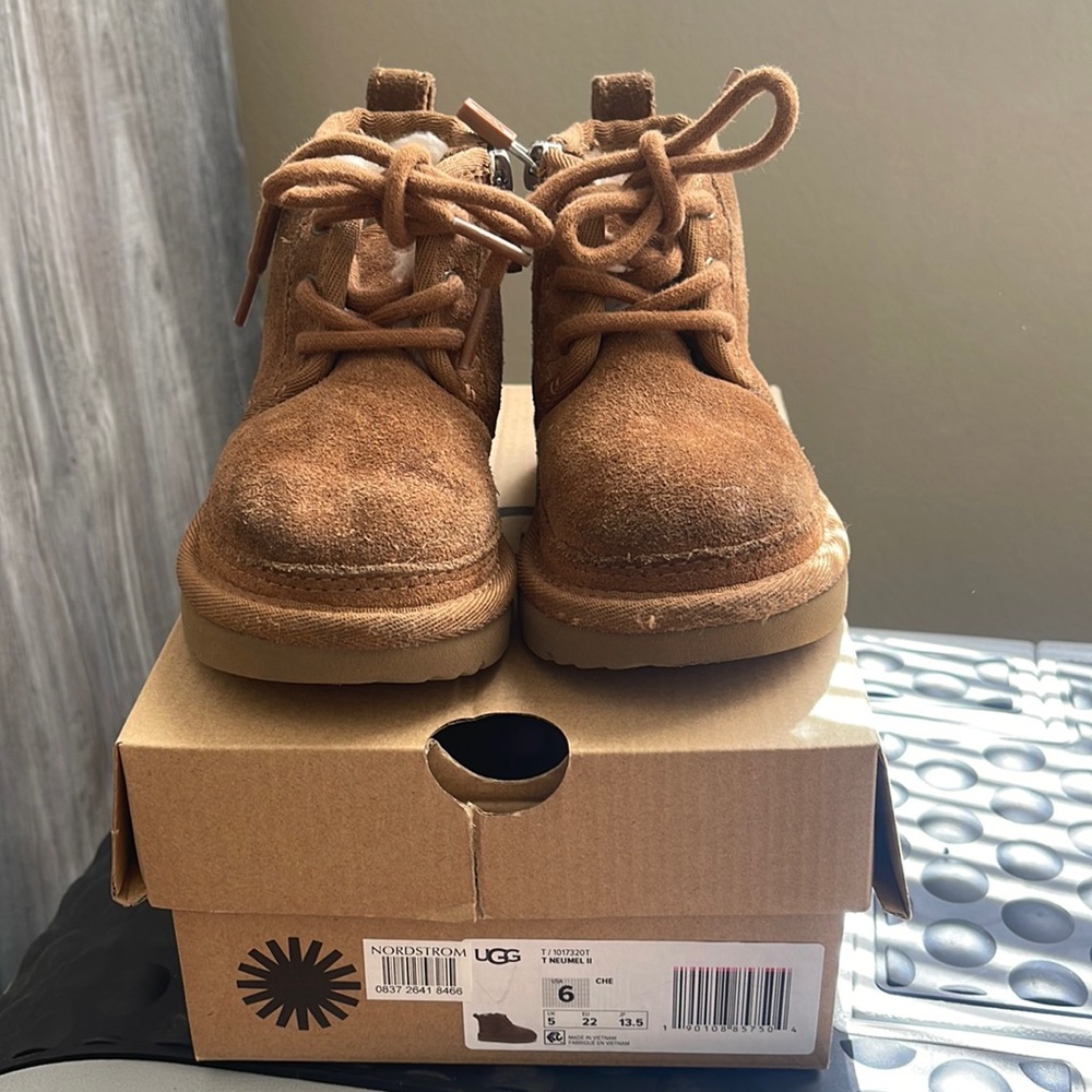 UGG Neumel
